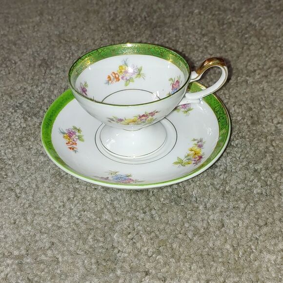 Vintage TEA CUP AND SAUCER Excellent condition - Picture 1 of 8